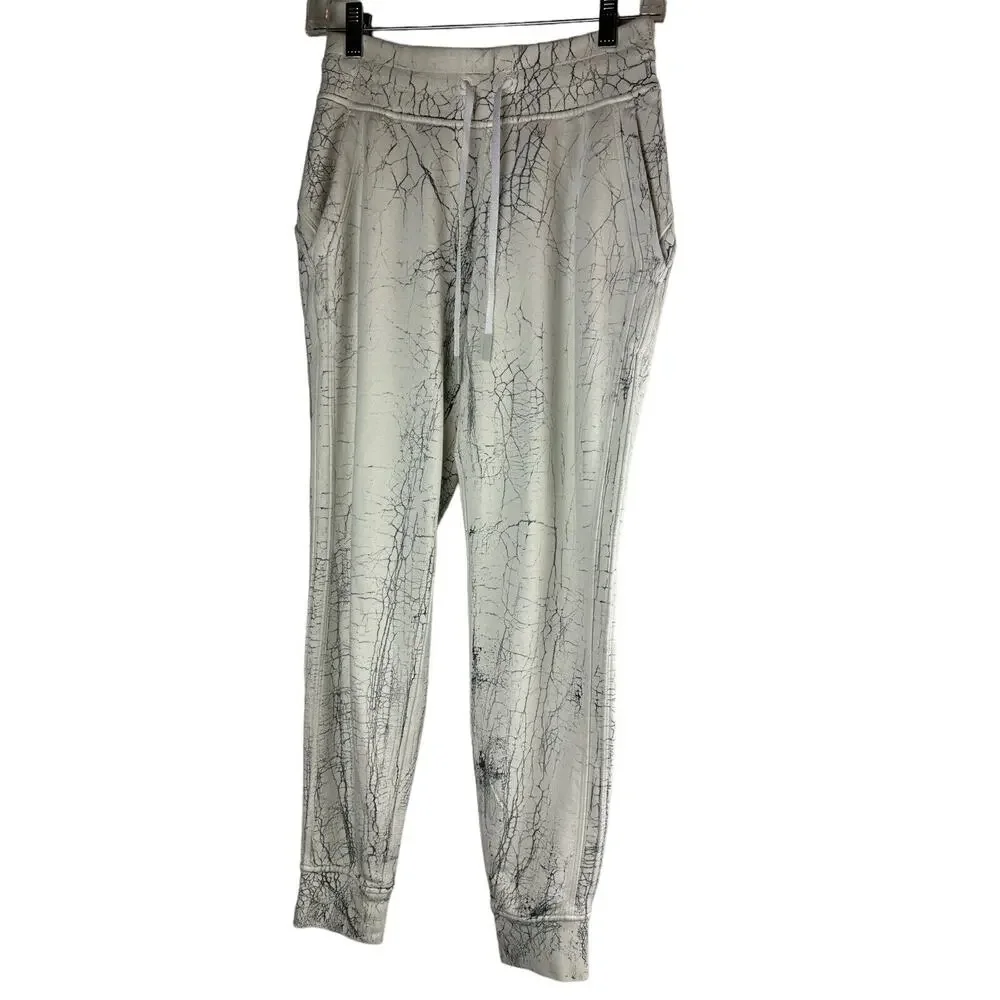 Lululemon Warm Down Jogger 7/8 Length Thread Dye White Black Pants Size 4 - Picture 2 of 11